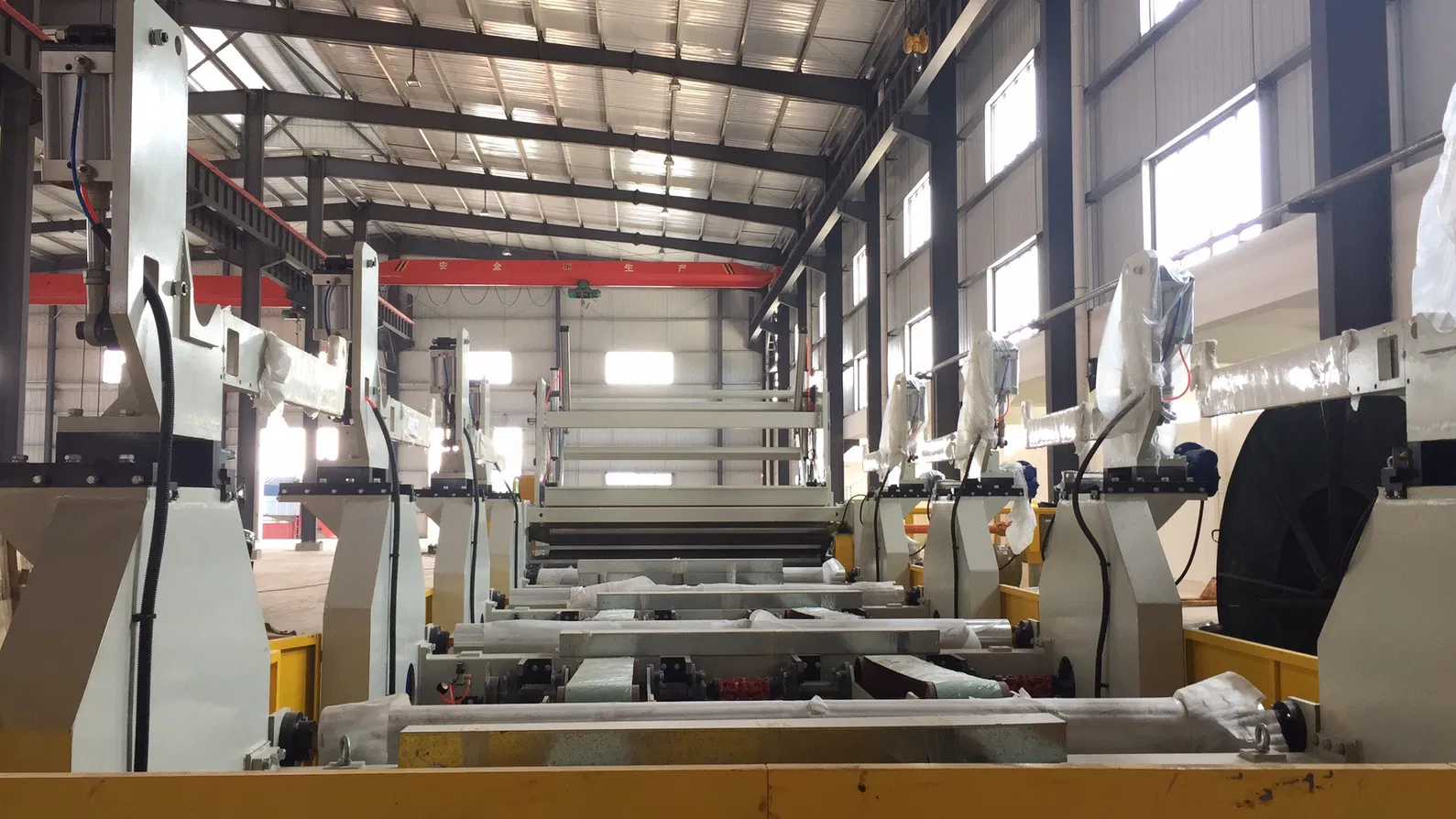 Большой диаметр 1500 мм Rewinding Jumbo Roll Slitter Rewinder Machine для быстрого и точного производства 2